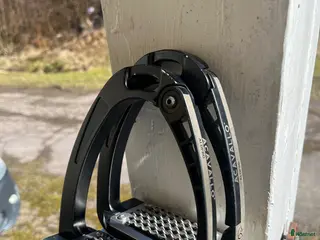 Stigbyglar hästutrustning Acavallo Alupro säkerhetsstigbyglar - Annons 1