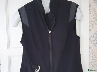 Säkerhetsvästar ryttarutrustning till salu: Helite softshell väst med airbagfunktion inuti i Skultuna - Annons 1