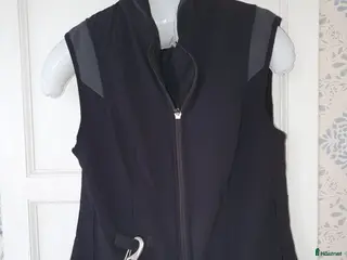 Säkerhetsvästar ryttarutrustning till salu: Helite softshell väst med airbagfunktion inuti i Skultuna - Annons 2