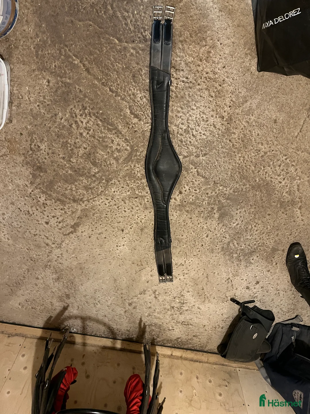 Sadeltillbehör hästutrustning till salu: Svart sadelgjord  i Landsbro - Annons 2