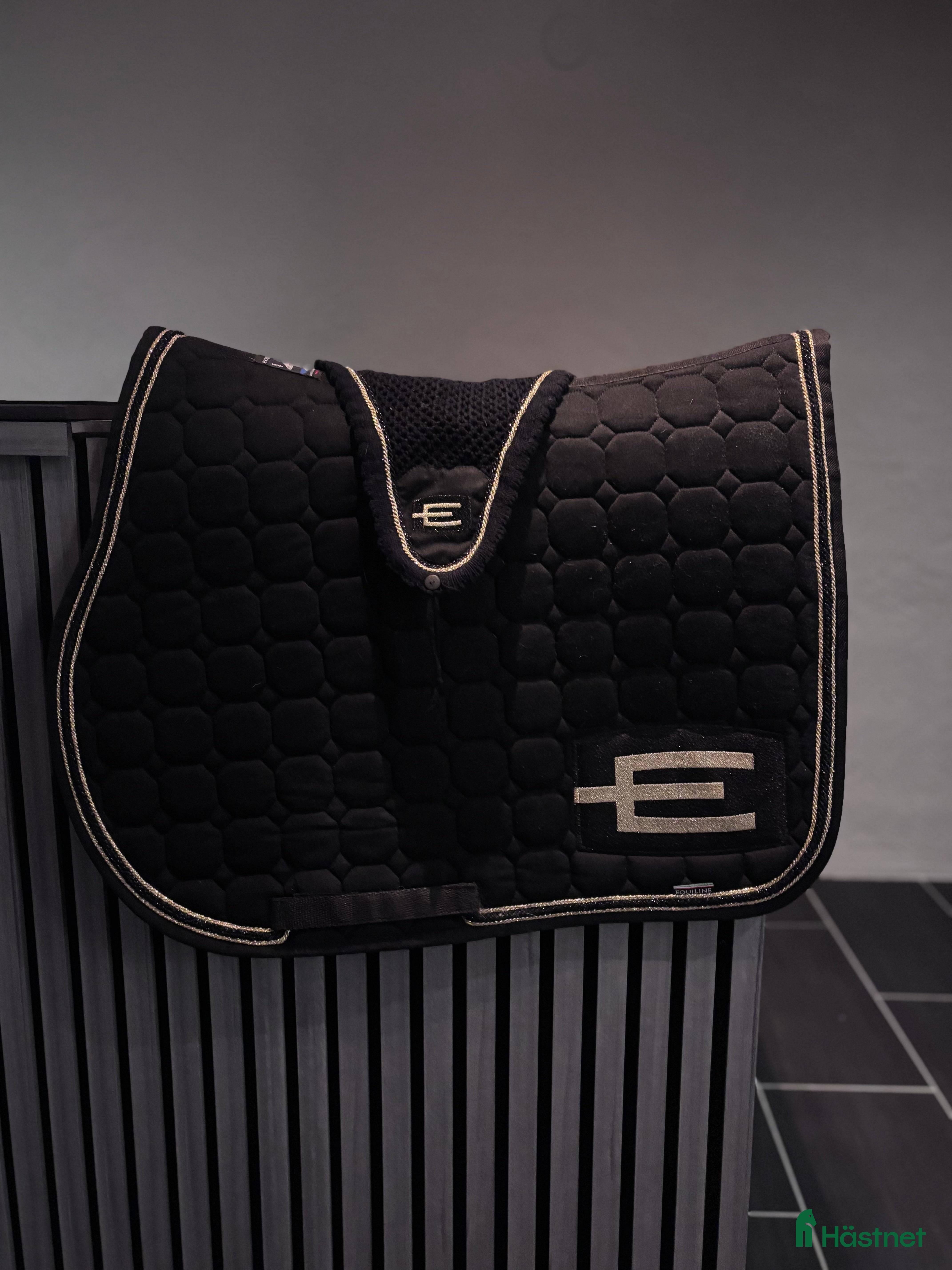 Schabrak & Vojlockar hästutrustning till salu: Equline schabrak i Alingsås - Annons 1