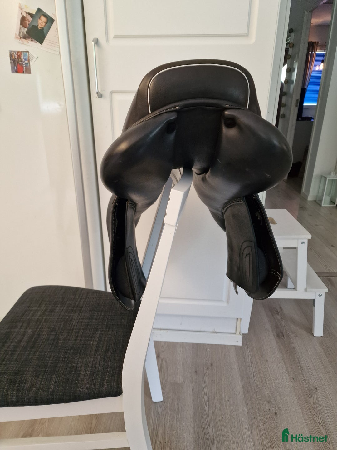 Sadlar hästutrustning till salu: Lippo hoppsadel säljes i Ösmo - Annons 4