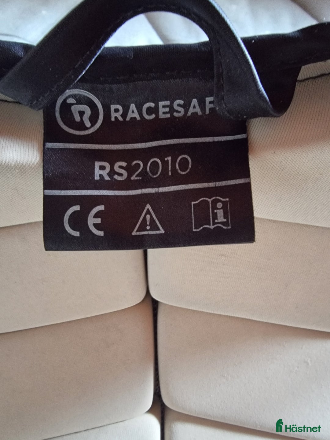 Säkerhetsvästar ryttarutrustning till salu: Racesafe Adult M Regular i Knäred - Annons 6