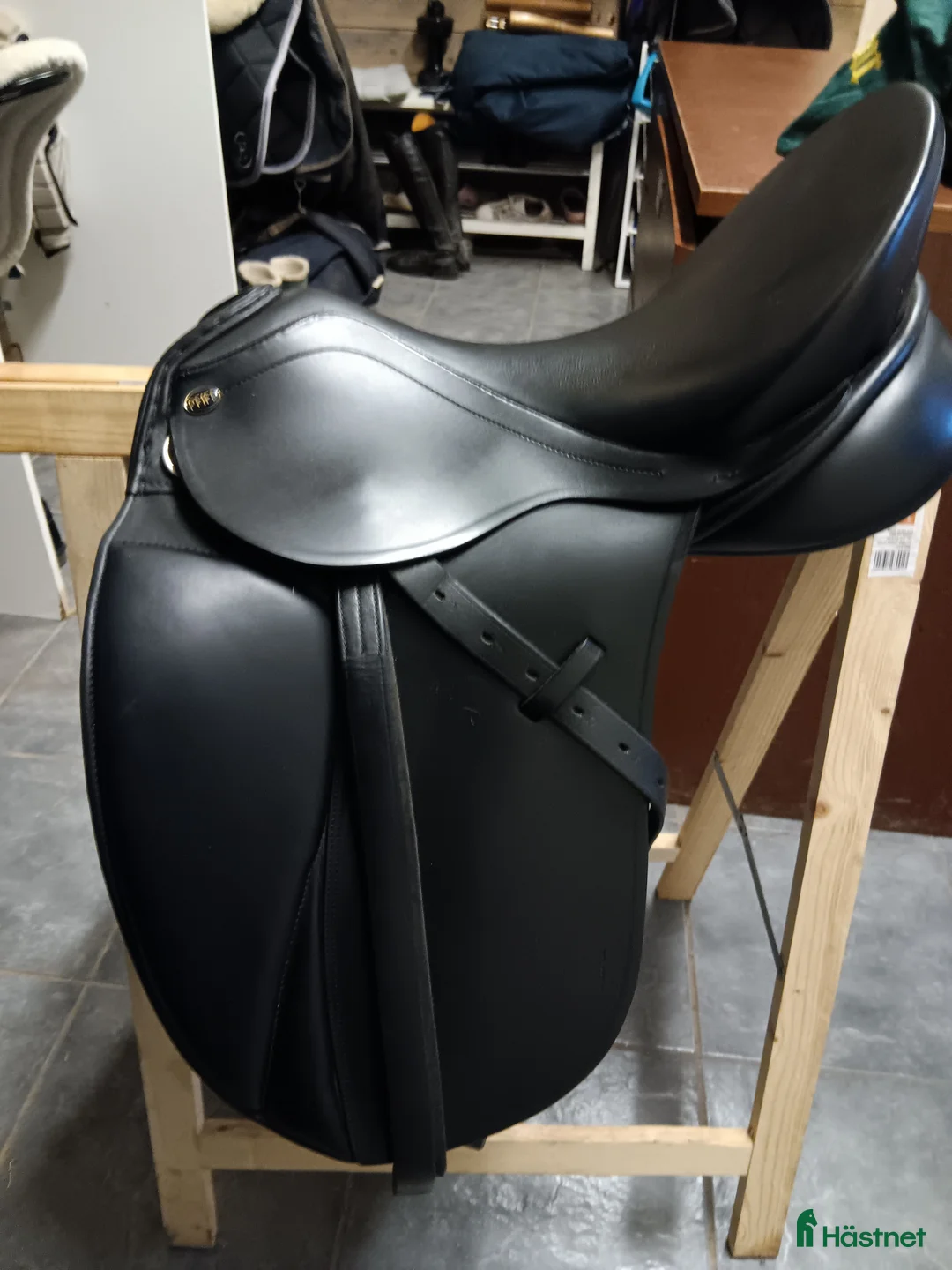 Sadlar hästutrustning till salu: Mycket fin dressyrsadel  - Annons 1
