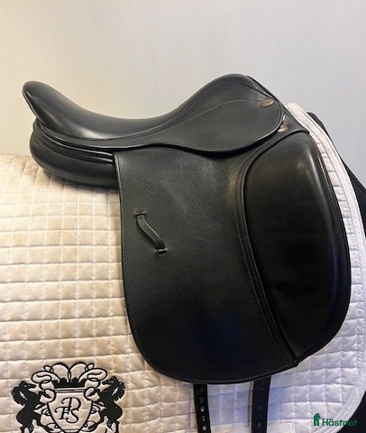 Sadlar hästutrustning Dressyrsadel Harry Dabbs 17" - Annons 3