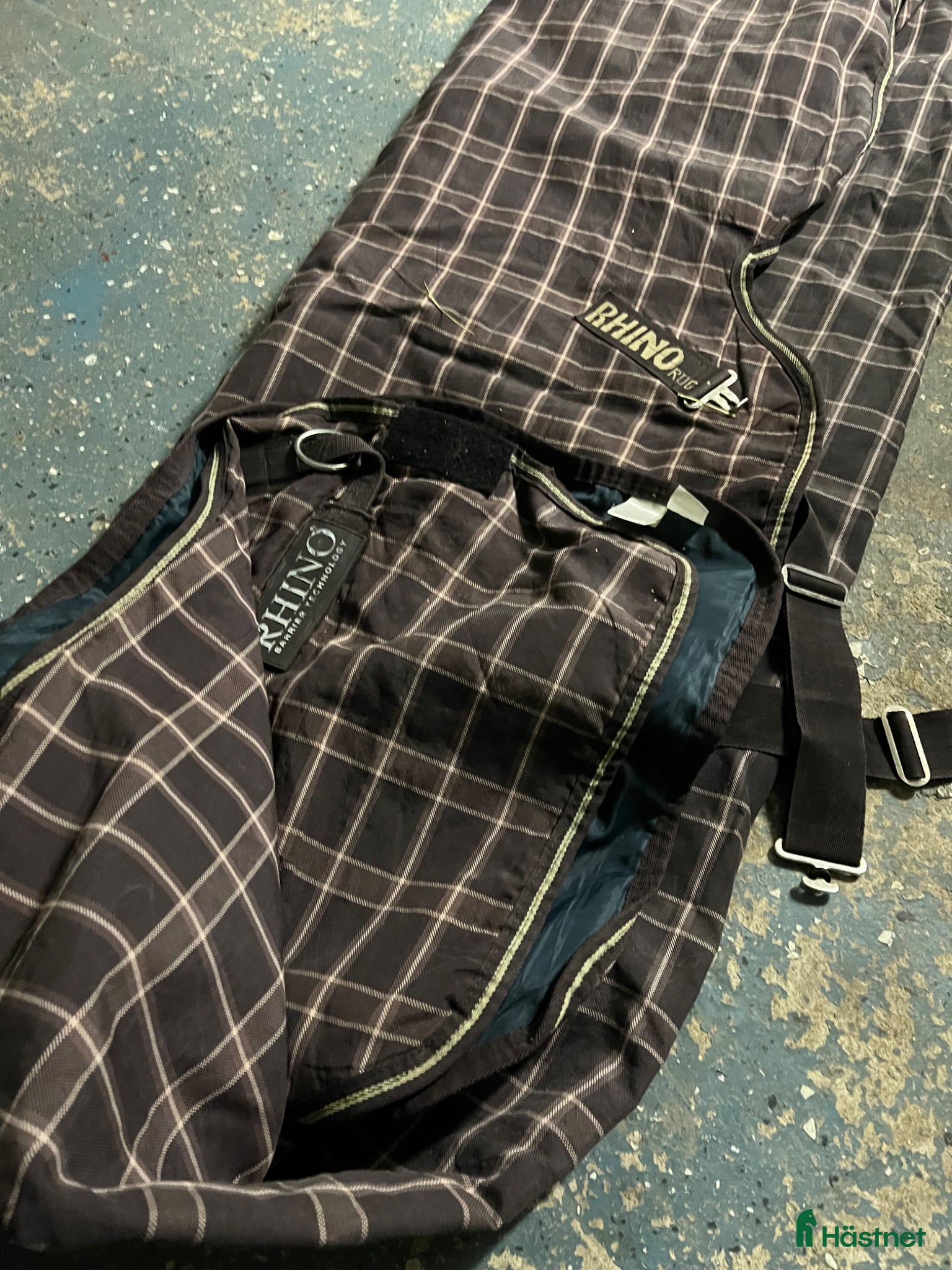Täcken hästutrustning Rhino nytvättade - Annons 3