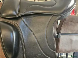 Sadlar hästutrustning HR Blida bomlös 17.5 tum - Annons 5