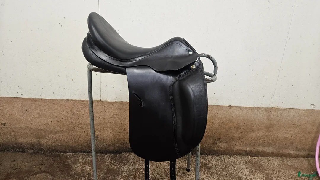 Sadlar hästutrustning till salu: Mycket välvårdad Prestige Roma - Annons 1