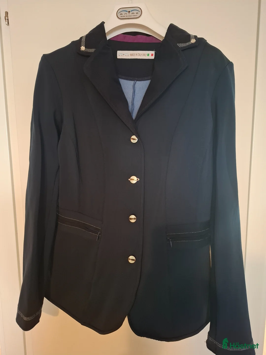 Jackor & Kavajer ryttarutrustning till salu: Marinblå tävlingskavaj i Stockholm - Annons 1