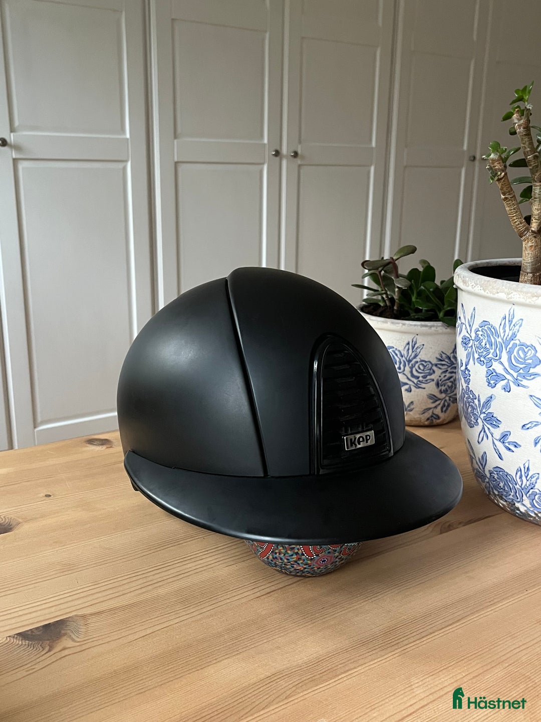 Hjälmar ryttarutrustning till salu: Kep cromo 2.0 svart med solskärm i Limhamn - Annons 2