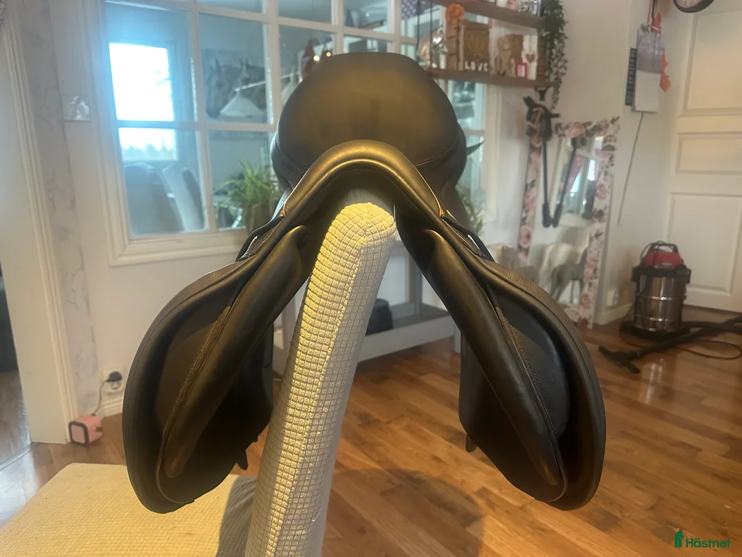 Sadlar hästutrustning till salu: Equipe expression 17” i Kosta - Annons 6