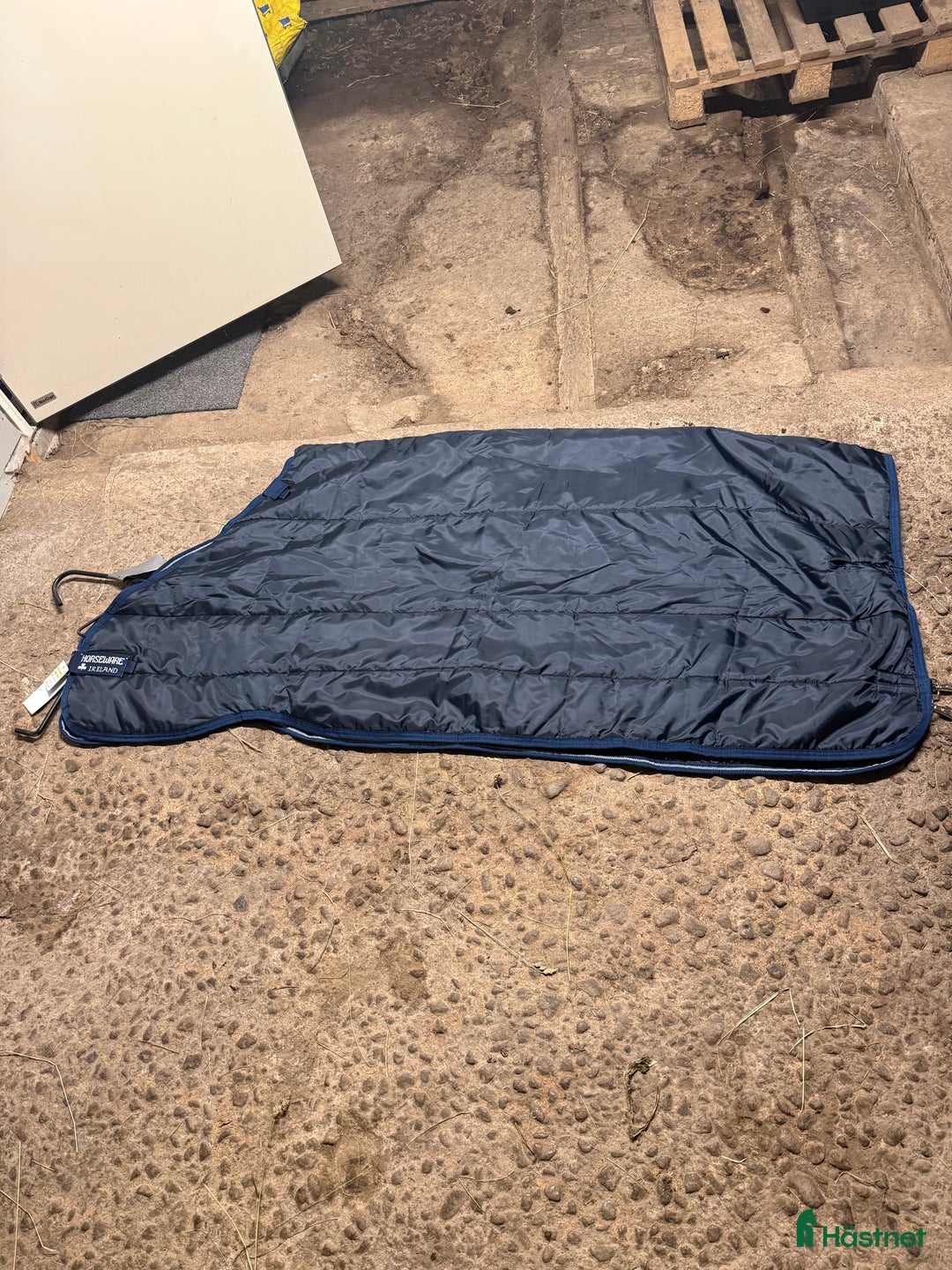 Täcken hästutrustning till salu: Horseware ireland Liner 100g marinblått i Tierp - Annons 1