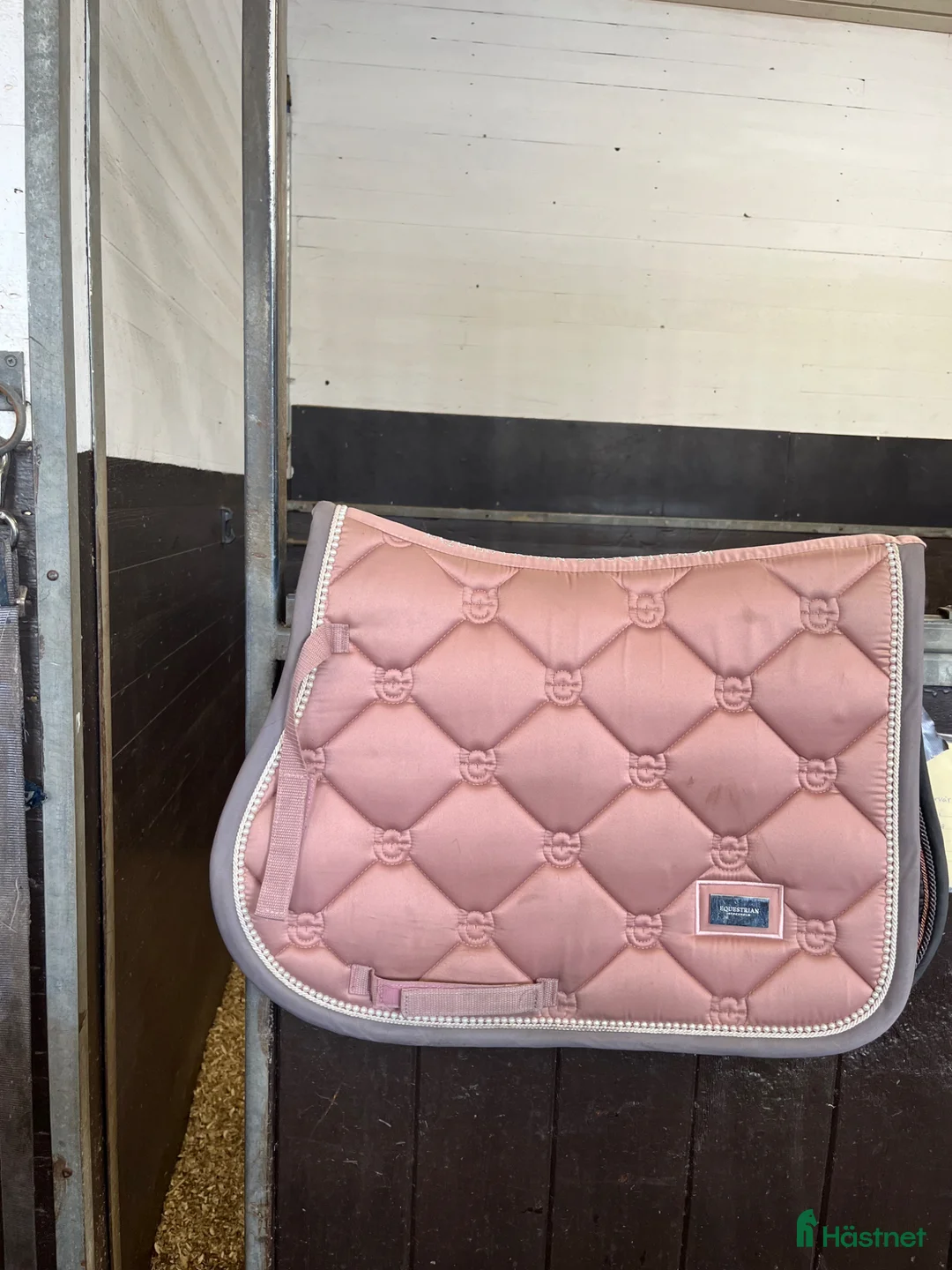 Schabrak & Vojlockar hästutrustning till salu: Equestrian Stockholm Pink Pearl Pony Schabrak - Annons 1