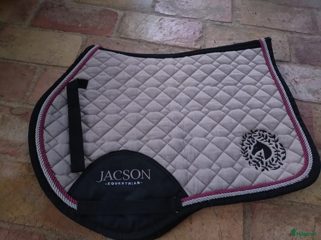 Schabrak & Vojlockar hästutrustning till salu: Fint Jacson schabrak  - Annons 1