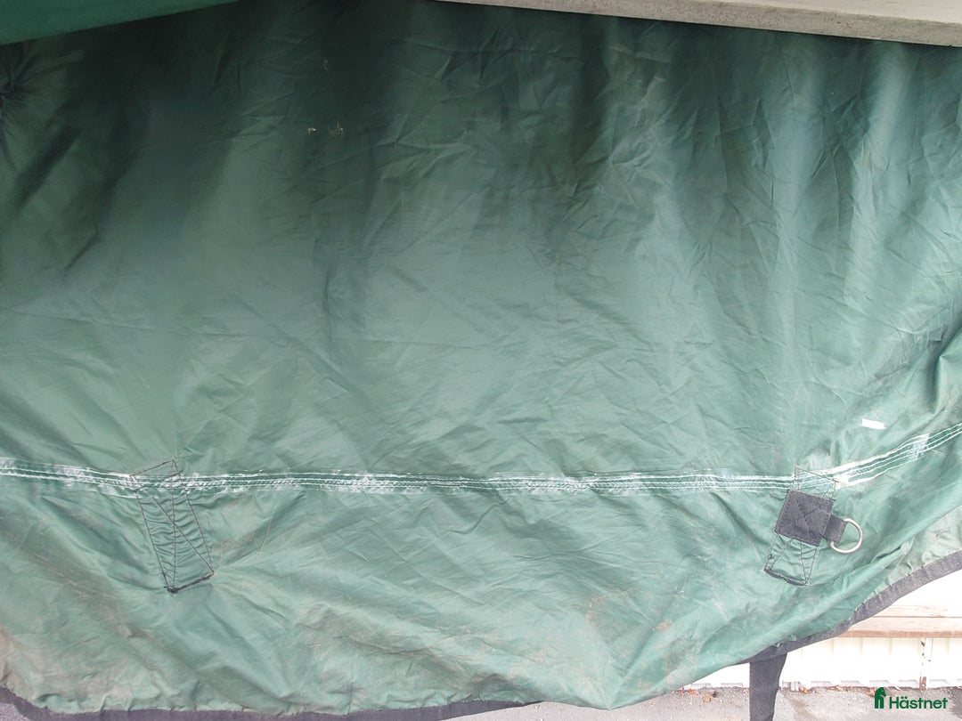 Täcken hästutrustning till salu: Fräscht grönt hästtäcke  i Kista - Annons 6