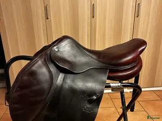 Sadlar hästutrustning CWD SE02 hoppsadel till salu - Annons 1