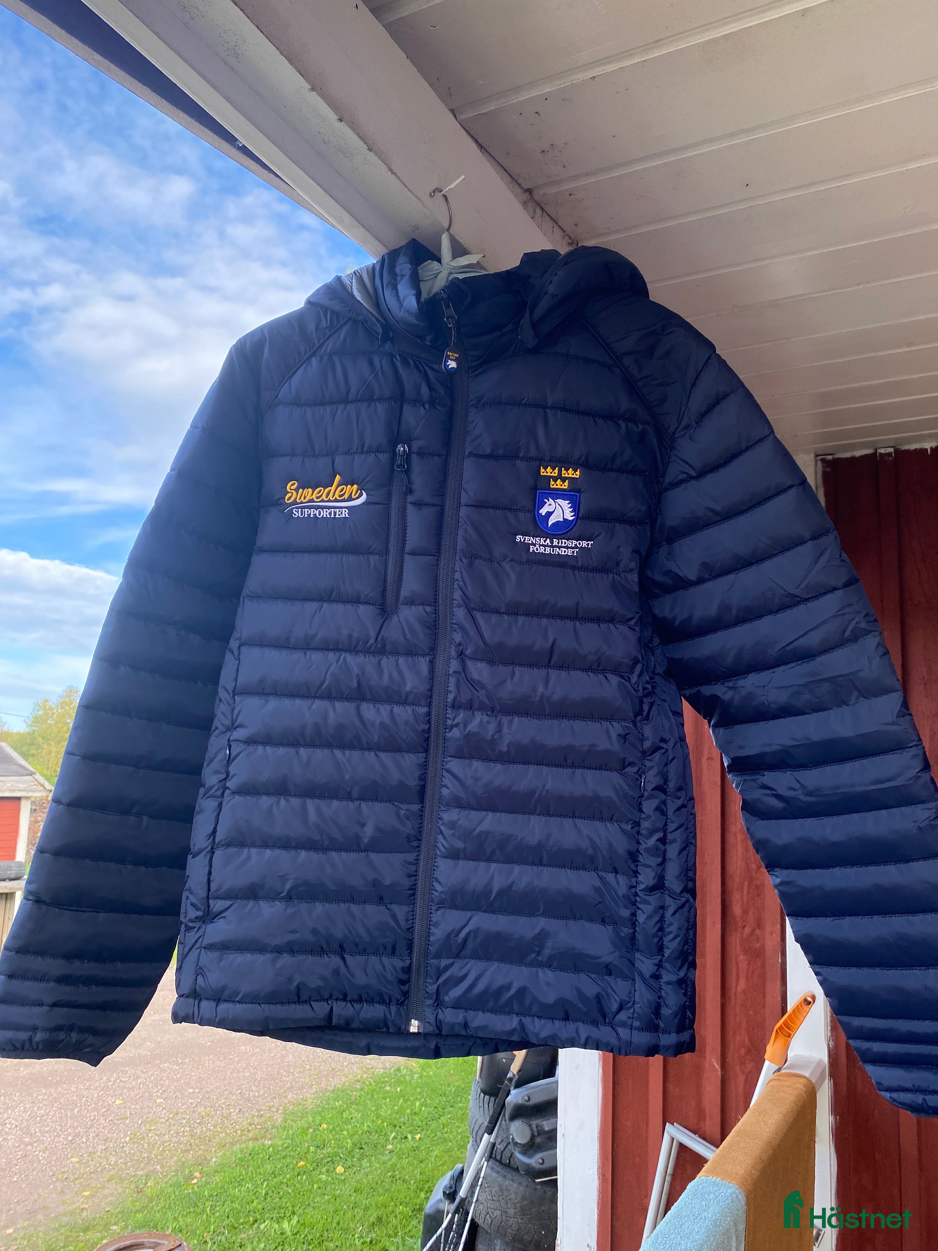 Jackor & Kavajer ryttarutrustning till salu: Svenska ridsportförbundets lättviktsjacka   i Bollnäs - Annons 16