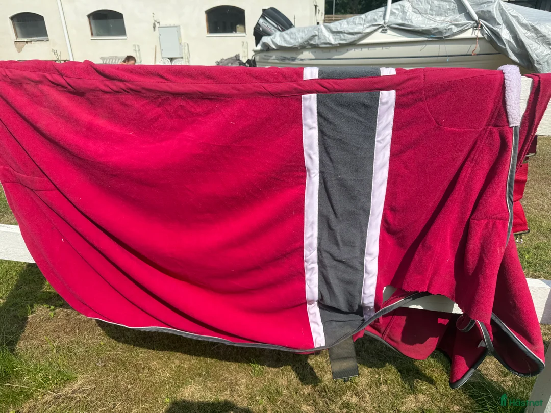 Täcken hästutrustning till salu: Hästtäcken i Linköping - Annons 3