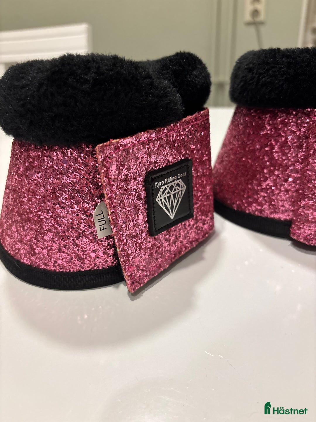 Benskydd hästutrustning till salu: Rosa glittriga boots i Visby - Annons 4