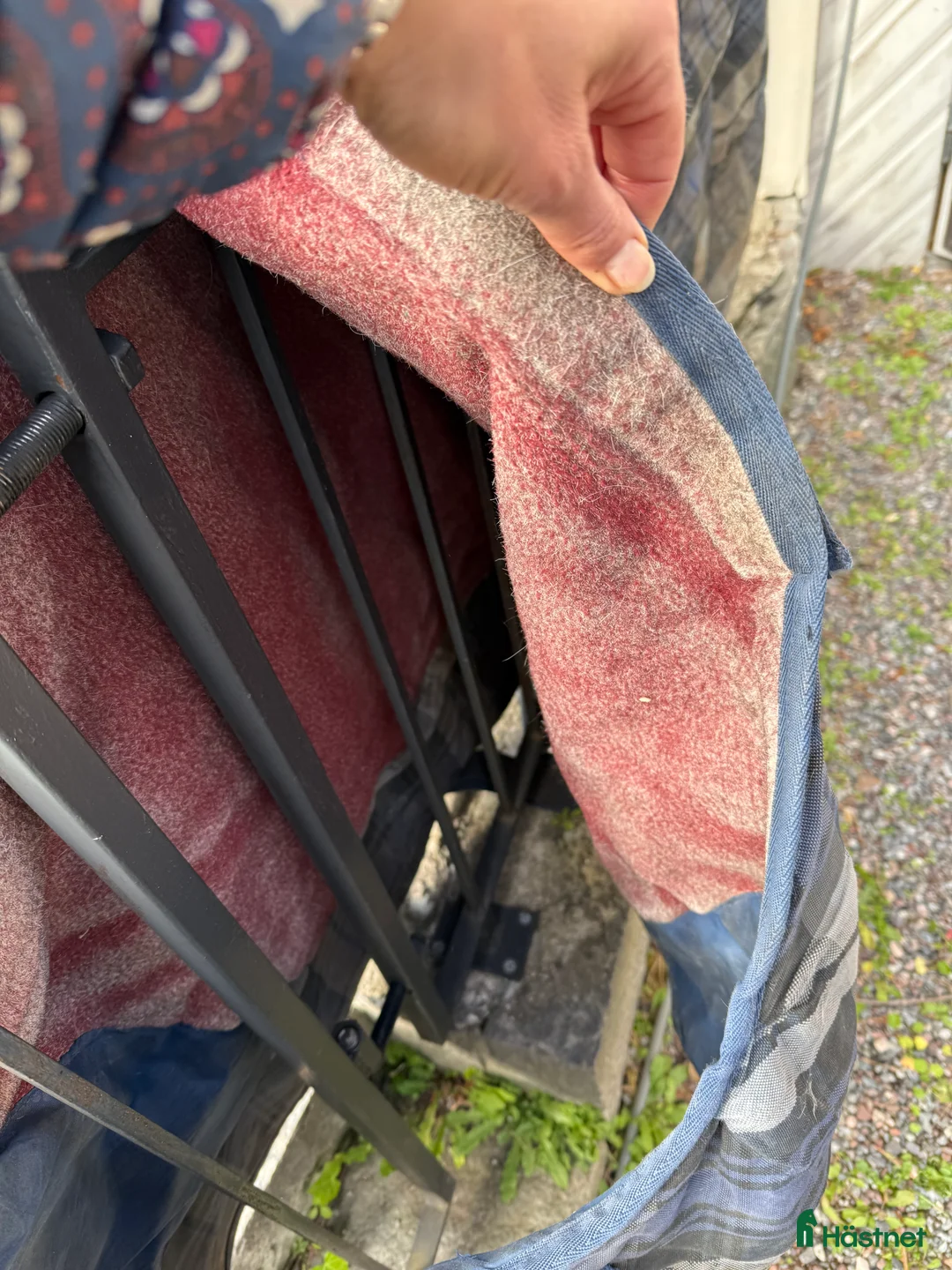 Täcken hästutrustning till salu: Bucas stalltäcken billigt i Bromma - Annons 2