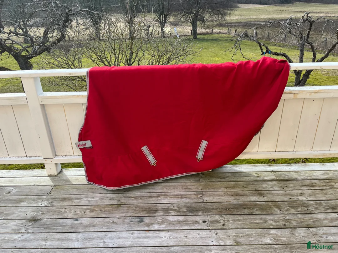 Täcken hästutrustning till salu: Fint Bucas stalltäcke - Annons 1