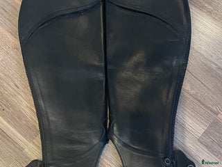 Ridstövlar ryttarutrustning till salu: Fina chaps från mountain horse i Huddinge - Annons 4