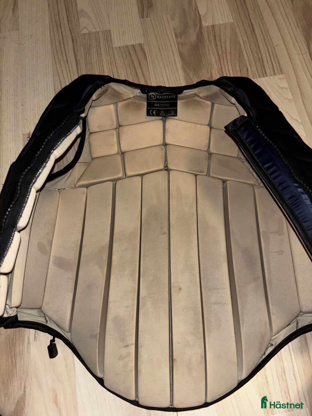 Säkerhetsvästar ryttarutrustning till salu: Racesafe väst – mörkblå, Childs X-Large i Surahammar - Annons 4