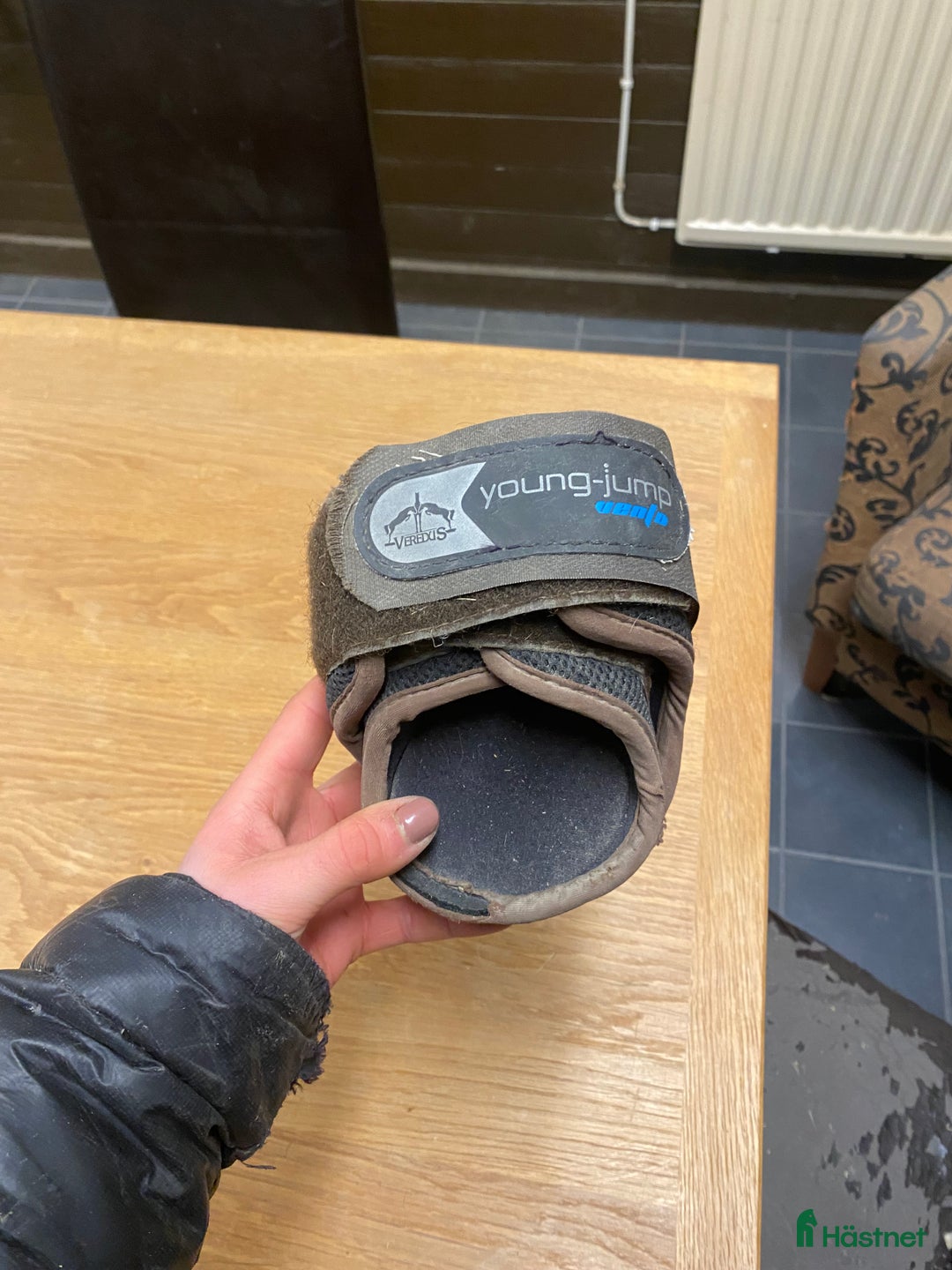 Benskydd hästutrustning till salu: Veredus bakskydd i Västerljung - Annons 1