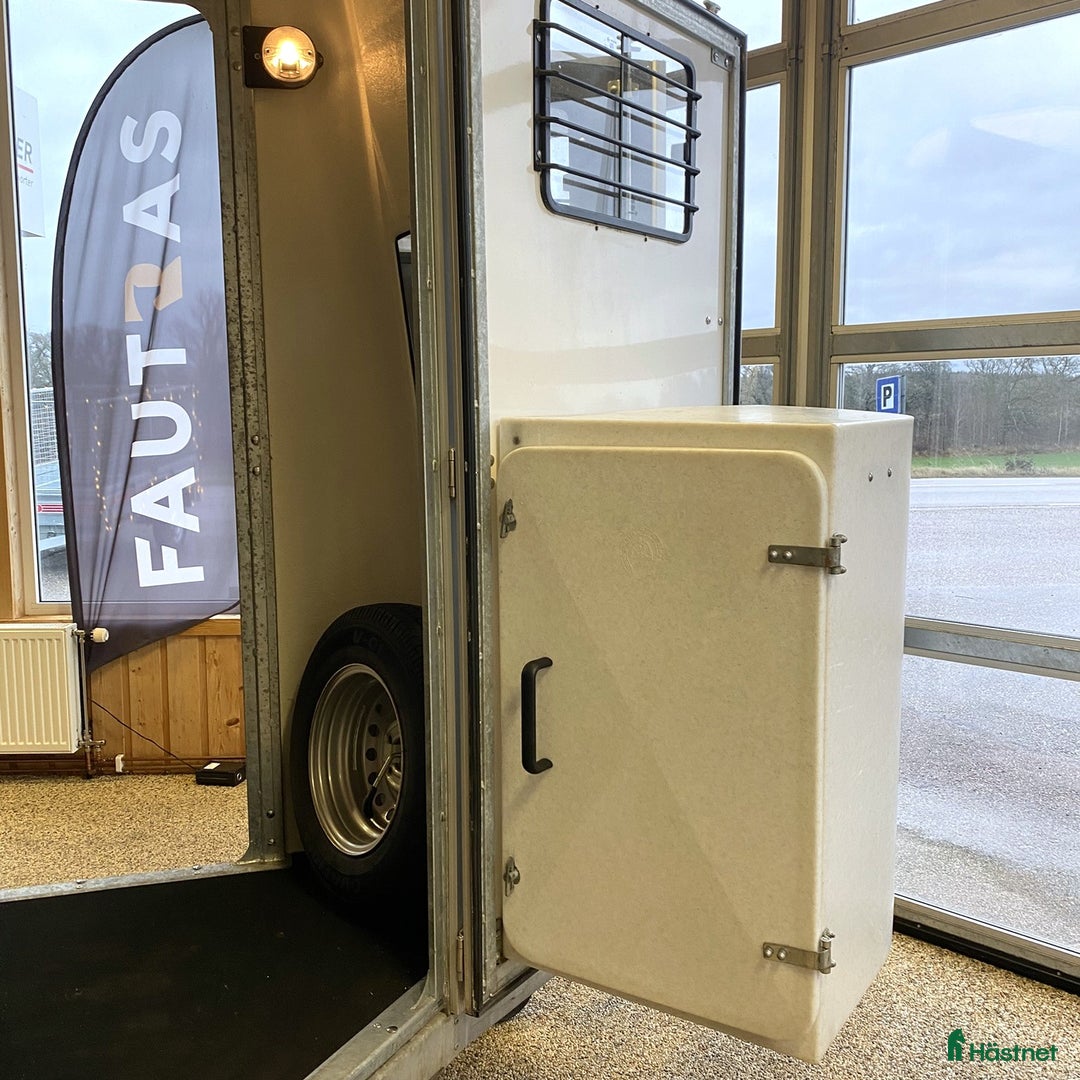 Hästtransporter  fordon & transport till salu: Promax med AidSystem och sadelskåp i Kvicksund - Annons 3