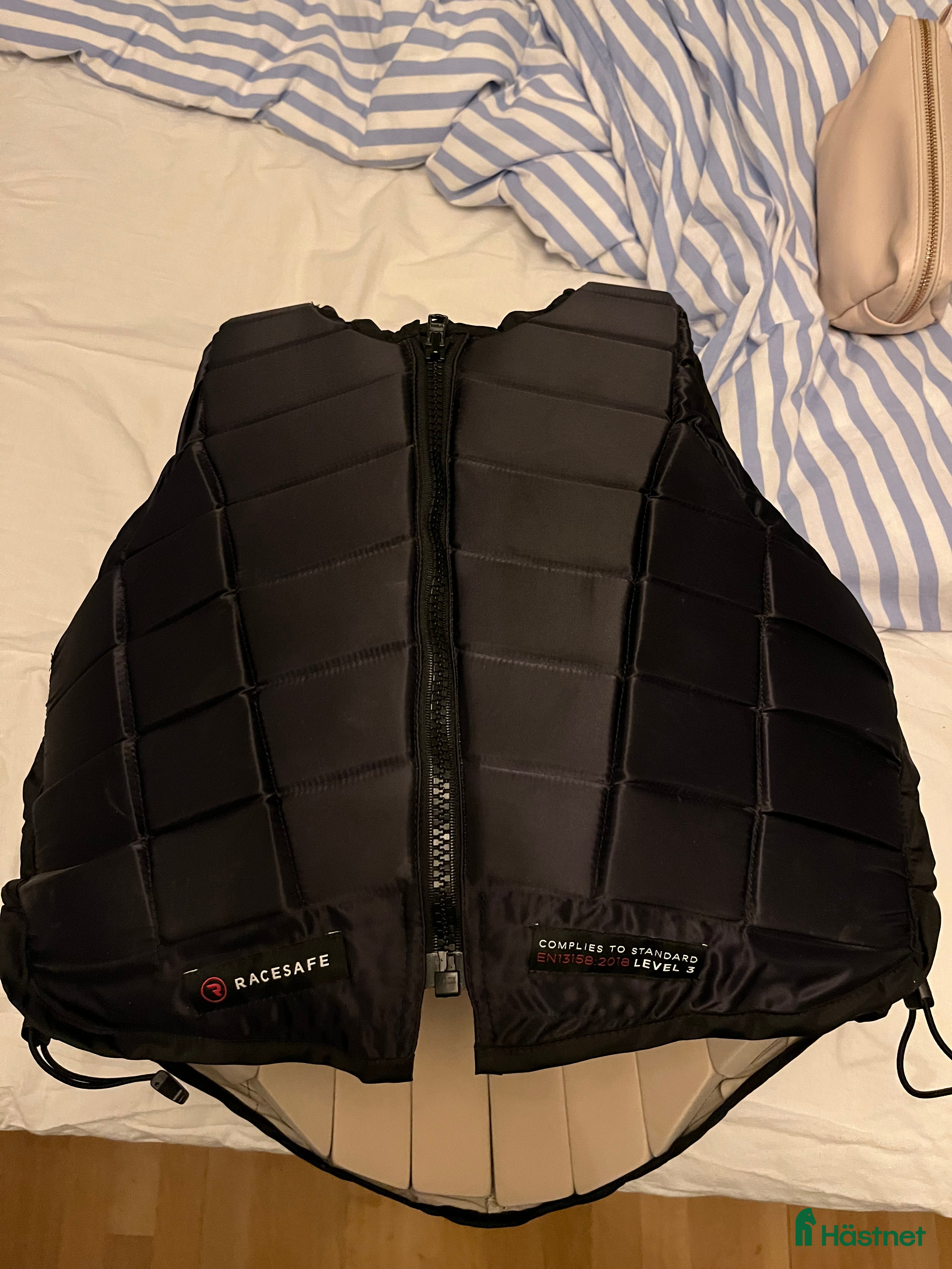 Säkerhetsvästar ryttarutrustning till salu: Fin säkerhetsväst  - Annons 1