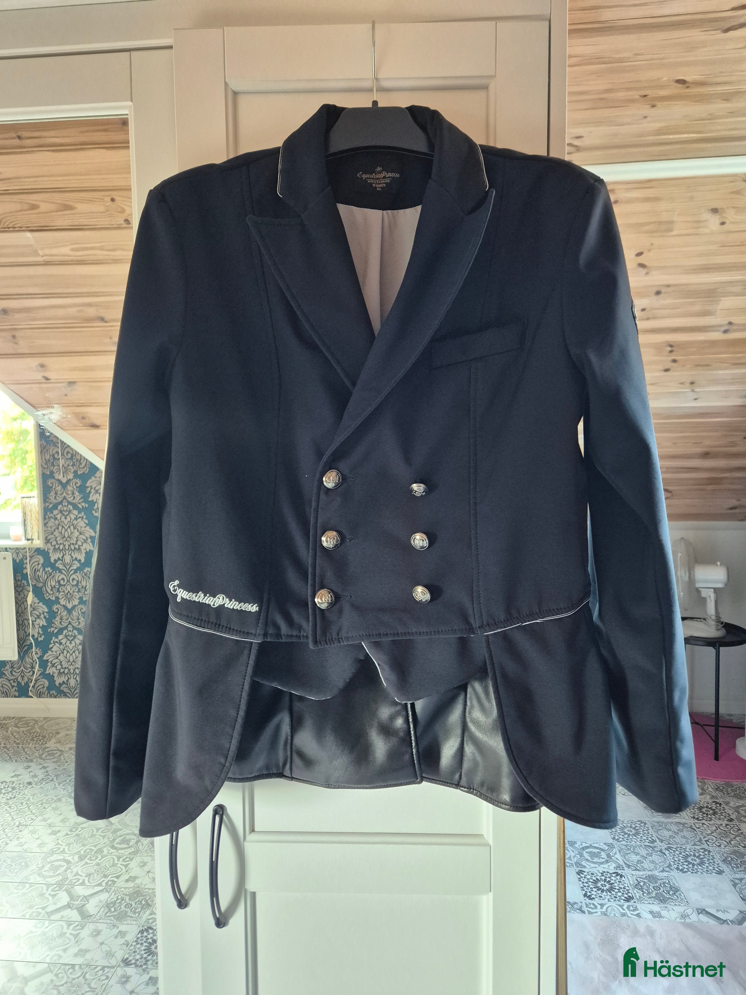 Jackor & Kavajer ryttarutrustning till salu: Fin halvfrack i Strömsnäsbruk - Annons 8