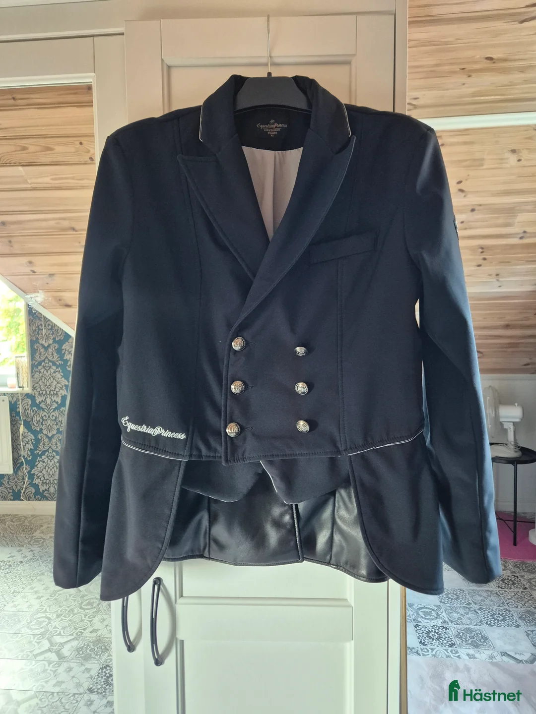 Jackor & Kavajer ryttarutrustning till salu: Fin halvfrack i Strömsnäsbruk - Annons 1