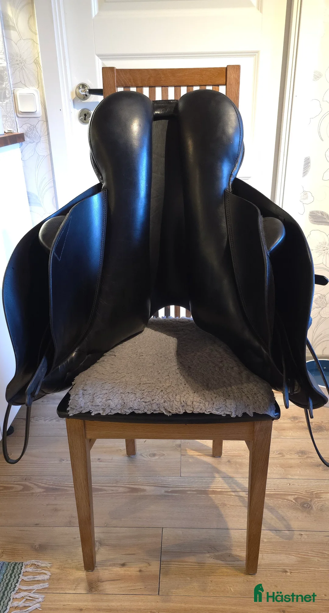 Sadlar hästutrustning till salu: Sadel i gott skick  - Annons 1