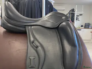 Sadlar hästutrustning Ikonic Evolution Monoflap Carbon i Helsingborg - Annons 1