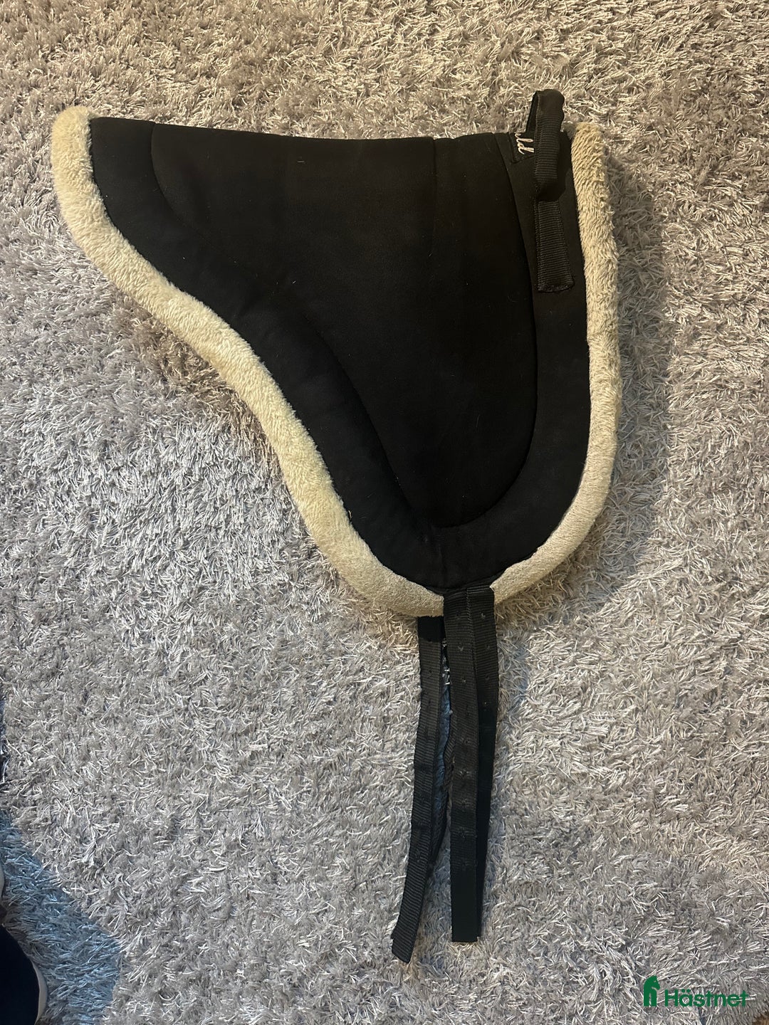 Schabrak & Vojlockar hästutrustning till salu: Barbackapadd och sadelgjord i Uddevalla - Annons 1