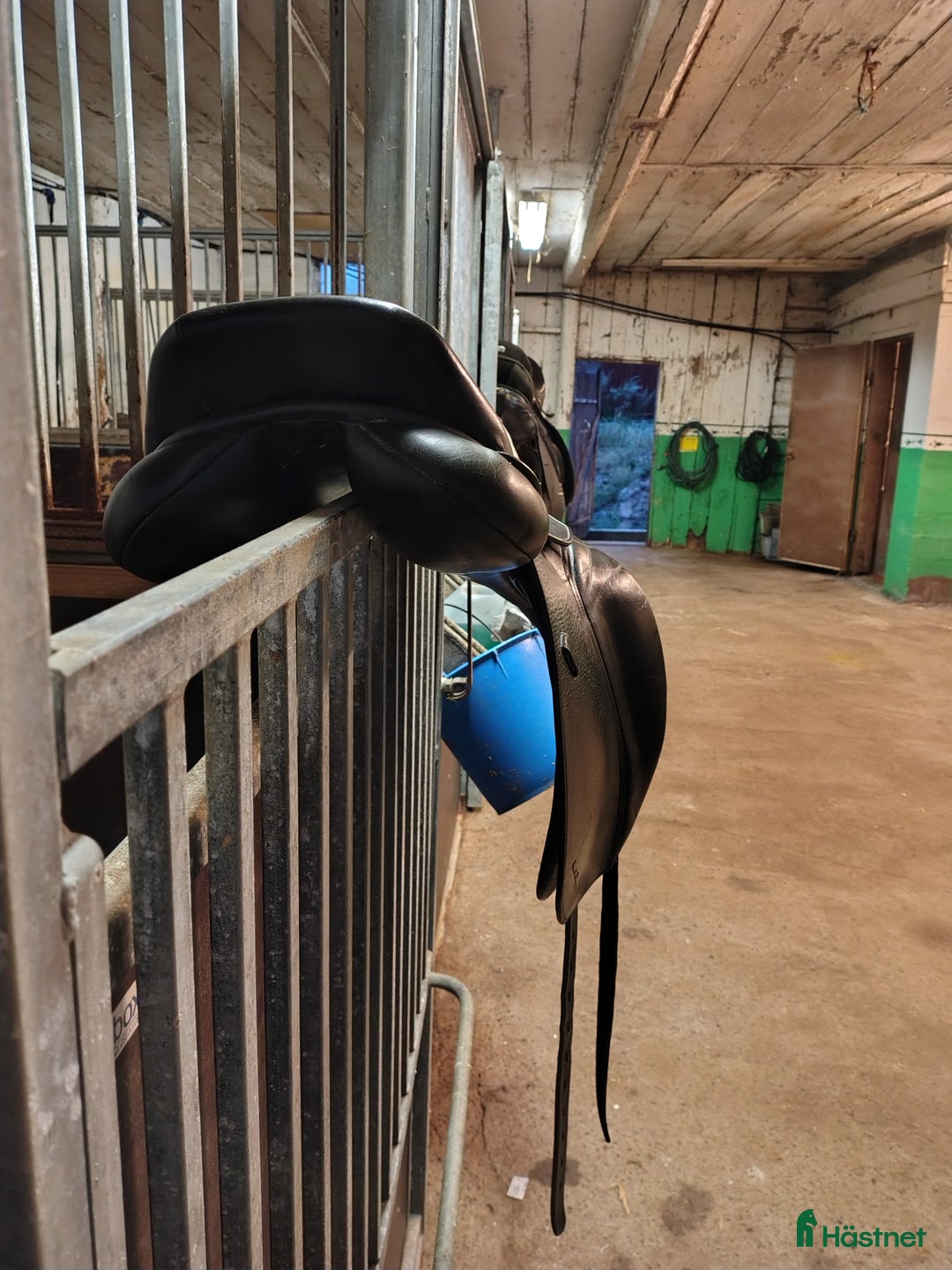 Sadlar hästutrustning till salu: Svart allroundsadel av Santa Cruz  i Gamleby - Annons 3