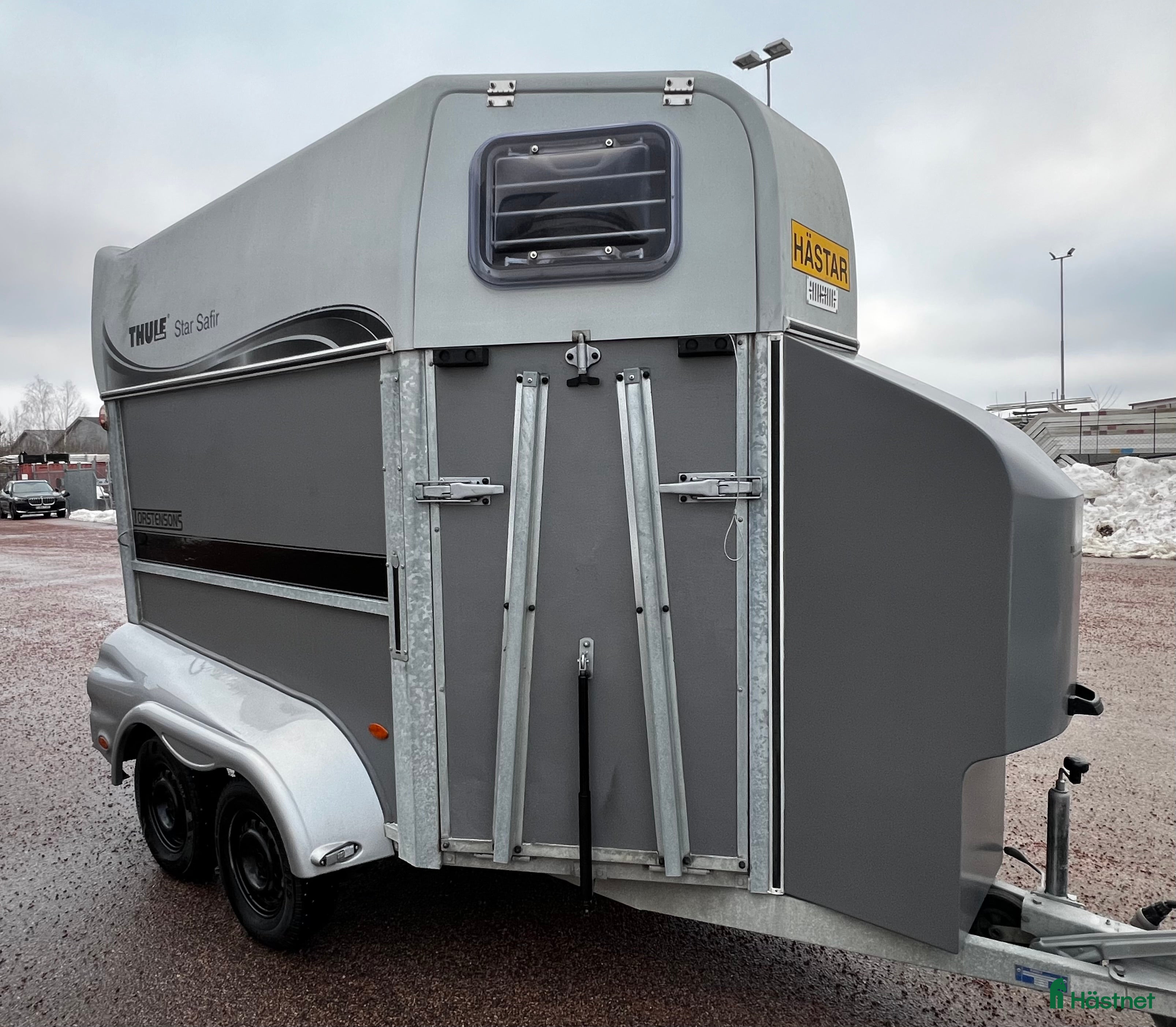 Hästtransporter  fordon & transport till salu: Thule Safir frontutlast  - Annons 1