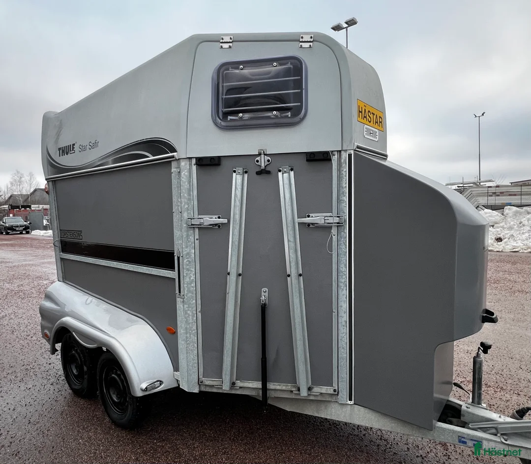 Hästtransporter  fordon & transport till salu: Thule Safir frontutlast  - Annons 1