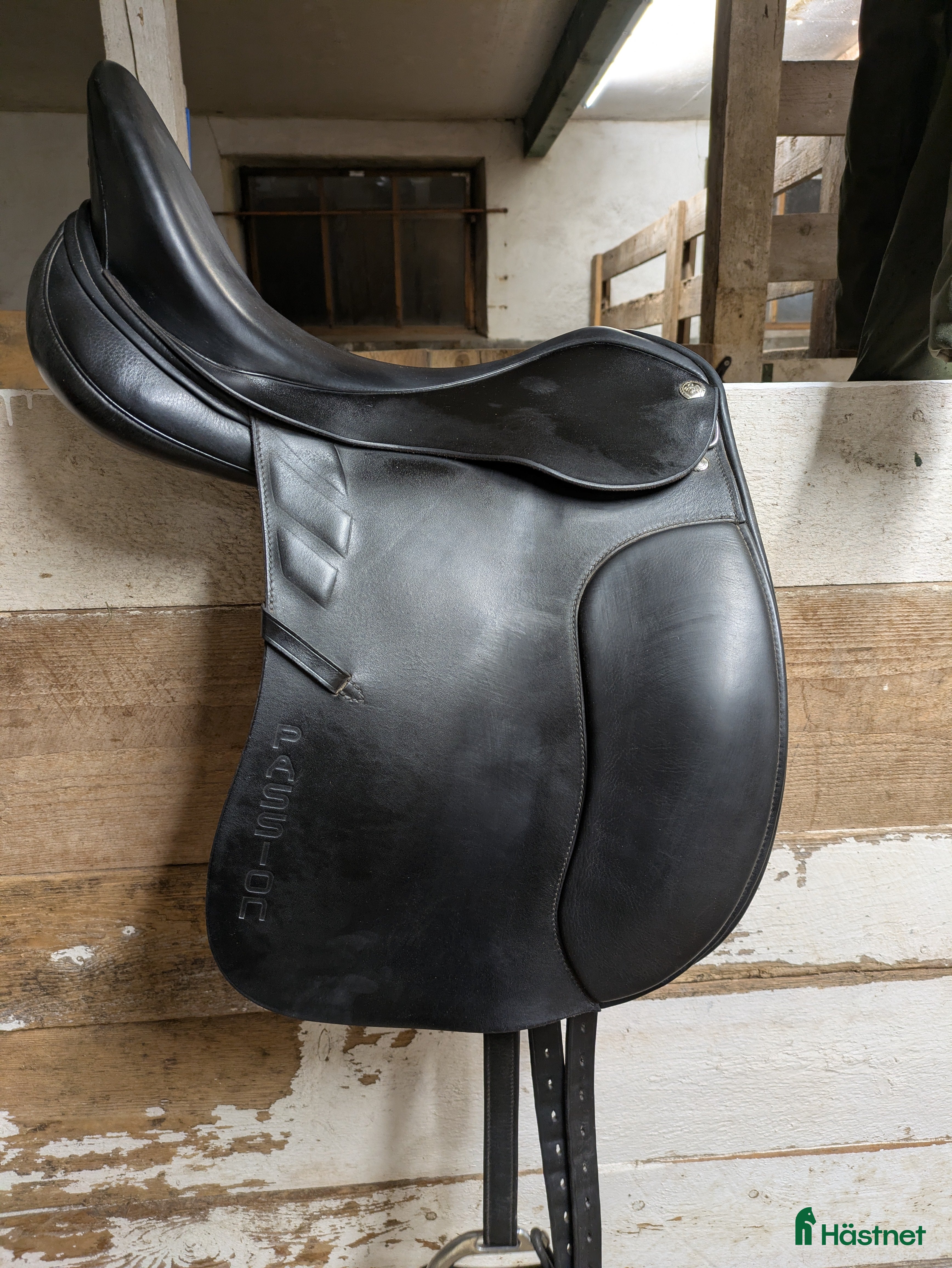 Sadlar hästutrustning till salu: Svart Sommer passion i Älmhult - Annons 24