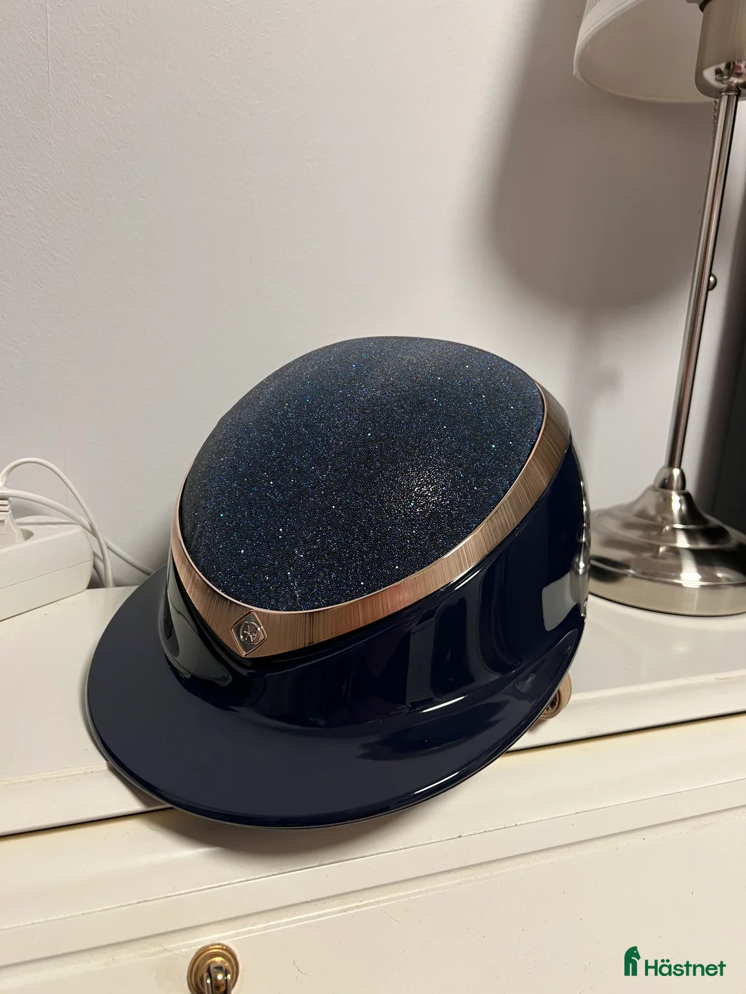 Hjälmar ryttarutrustning till salu: Charles owen ny i Enköping - Annons 1