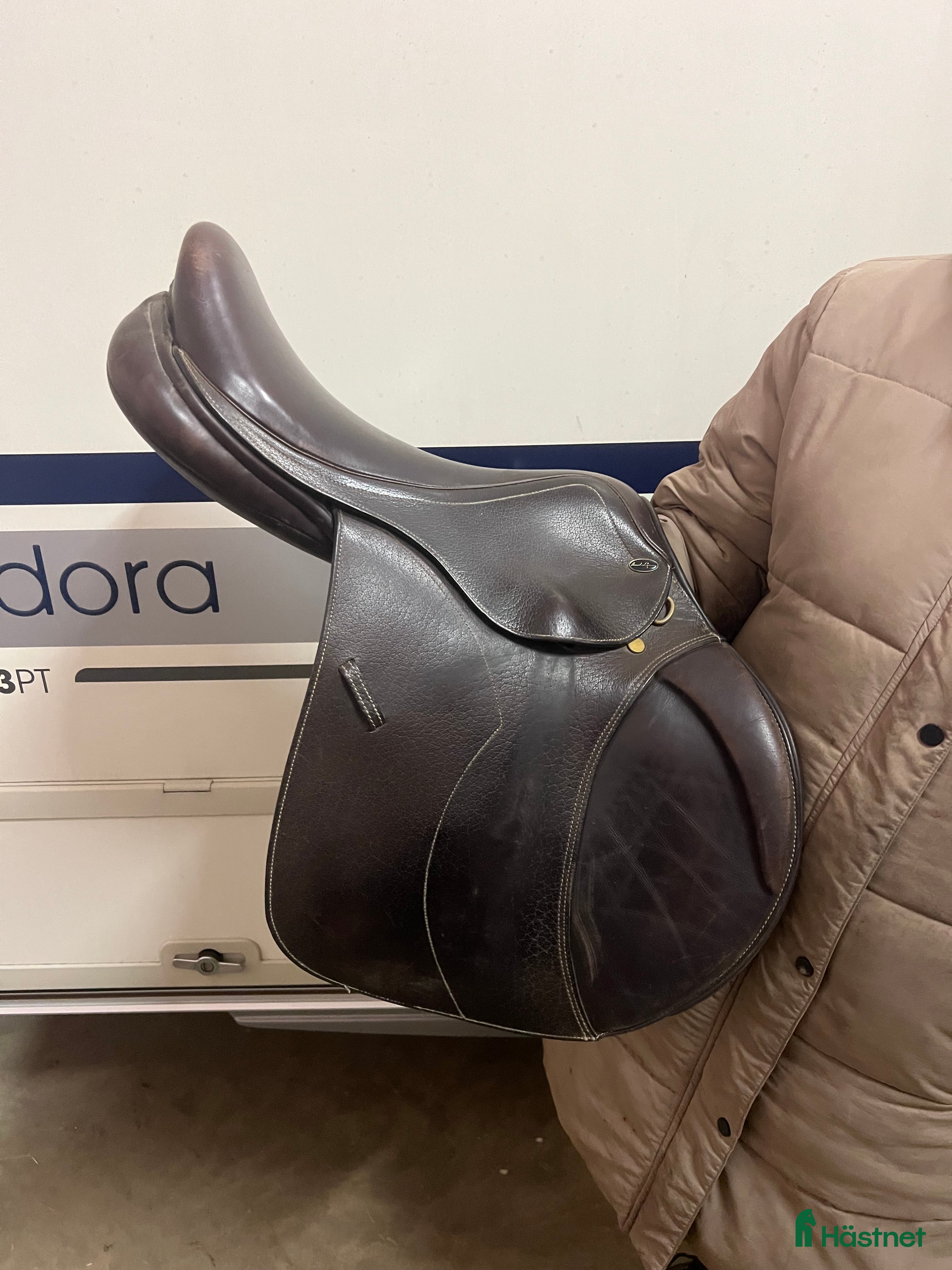 Sadlar hästutrustning Santa Cruz Celine allroundsadel 18” – extra vid i Korskrogen - Annons 1