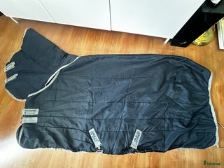 Täcken hästutrustning till salu: Horseware Amigo stalltäcke i Strängnäs - Annons 4