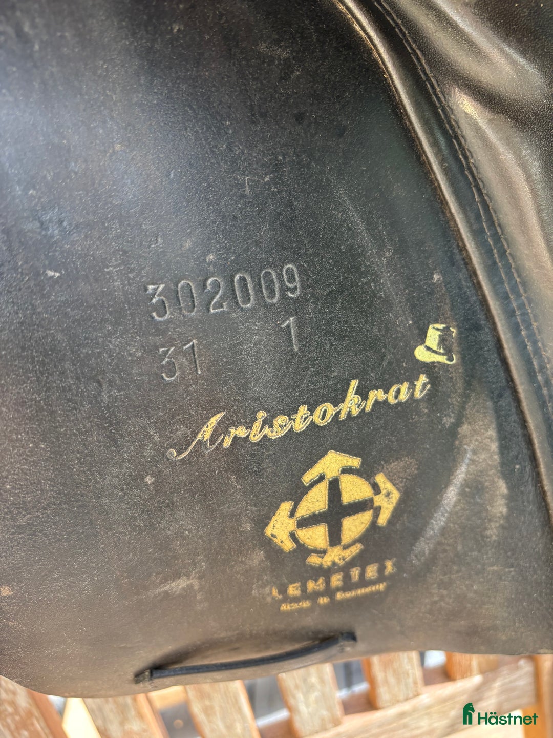 Sadlar hästutrustning till salu: Dressyrsadel av enklare modell i Björklinge - Annons 4