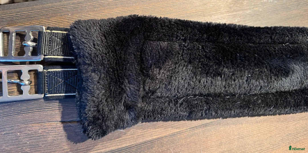 Sadeltillbehör hästutrustning till salu: Fairfield sadelgjord nylon 130 cm nästan som ny  - Annons 4