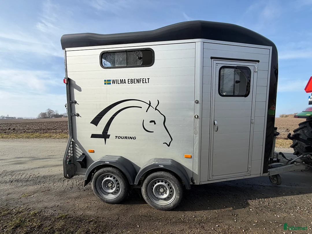 Hästtransporter  fordon & transport till salu: Transport med sadelkammare och dubbla skötardörrar - Annons 2