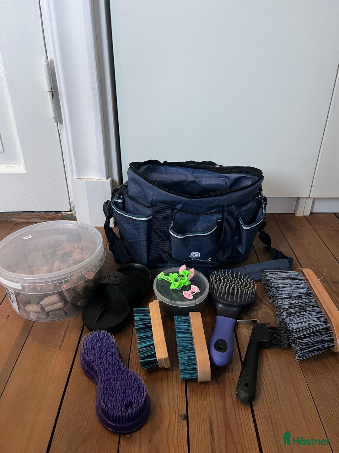 Övrig Hästutrustning hästutrustning till salu: Ryktväska med tillbehör i Finspång - Annons 1