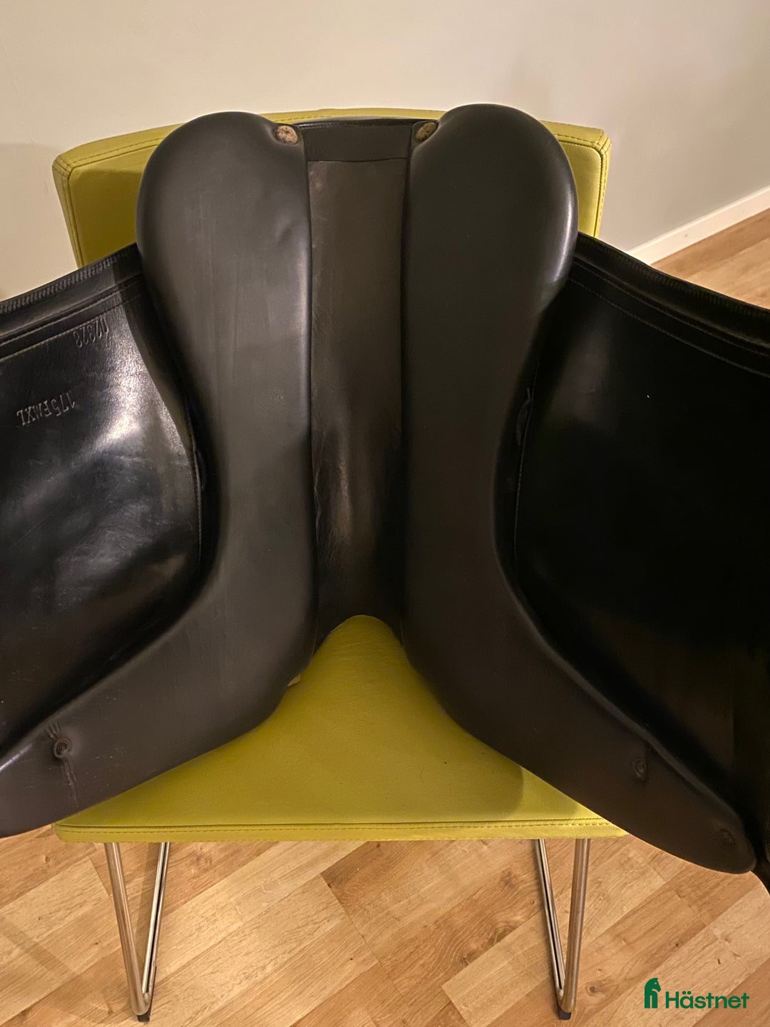 Sadlar hästutrustning till salu: Draupnir 17,5 i fint skick  i Motala - Annons 10