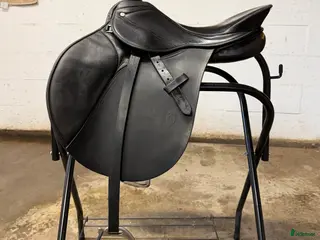 Sadlar hästutrustning till salu: Paul Jones allroundsadel i Kristianstad - Annons 1