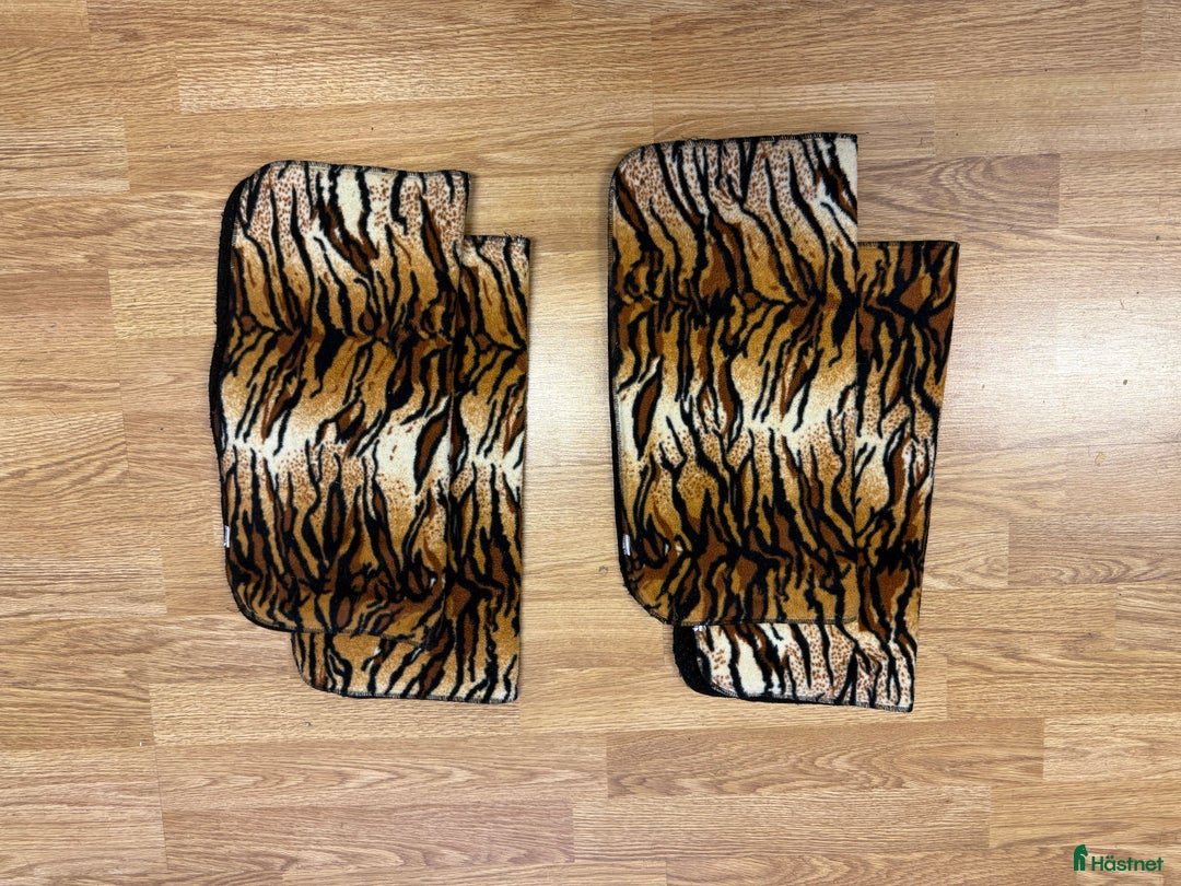 Benskydd hästutrustning till salu: Paddar från Mias  i Vendelsö - Annons 1