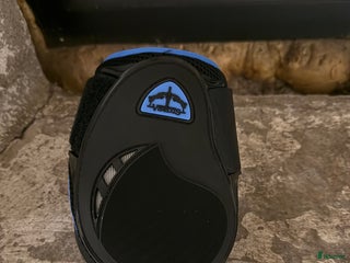 Benskydd hästutrustning till salu: veredus benskydd blå Sålda❌ i Tierp - Annons 2